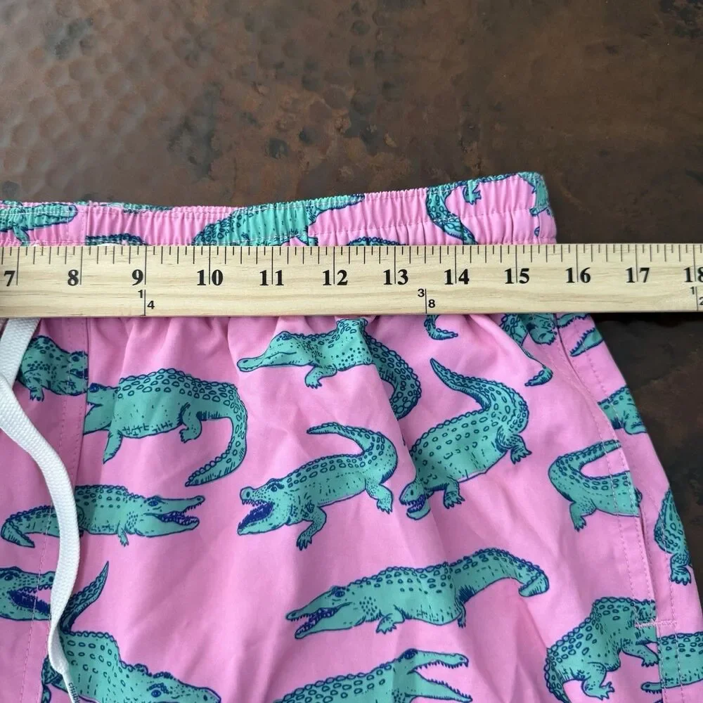 Chubbies The Gem Glades Swim Trunks Men L Pink Alligator Print AOP Stretch Lined